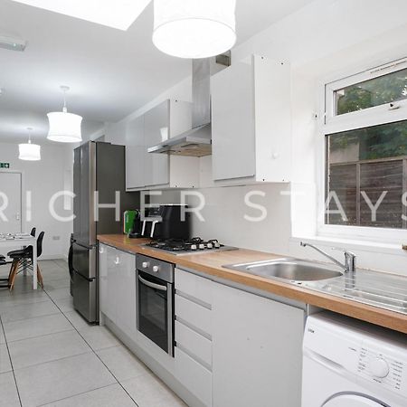 Large Home For Contractors & Families - Garden & Amenities 런던 외부 사진
