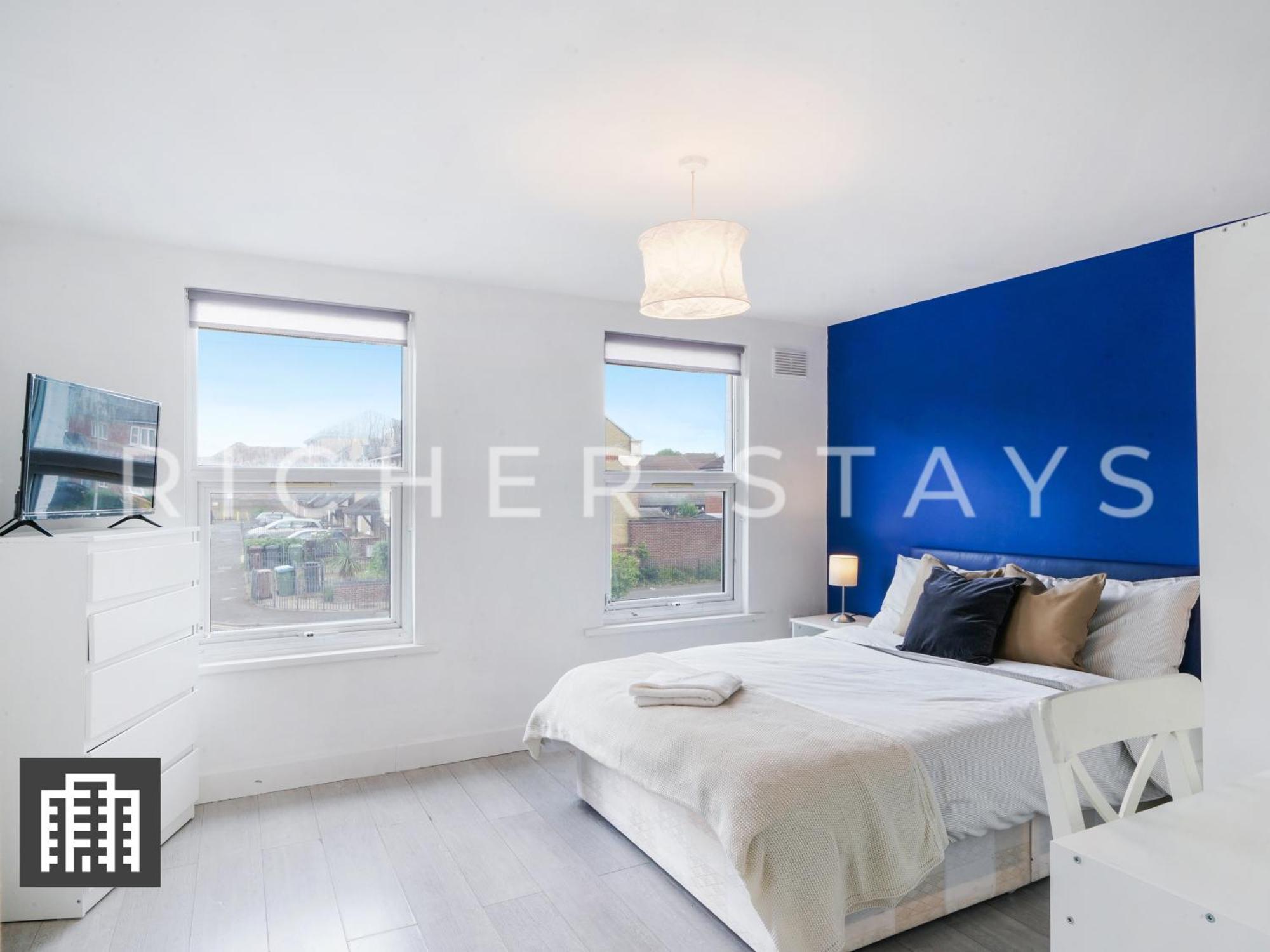 Large Home For Contractors & Families - Garden & Amenities 런던 외부 사진