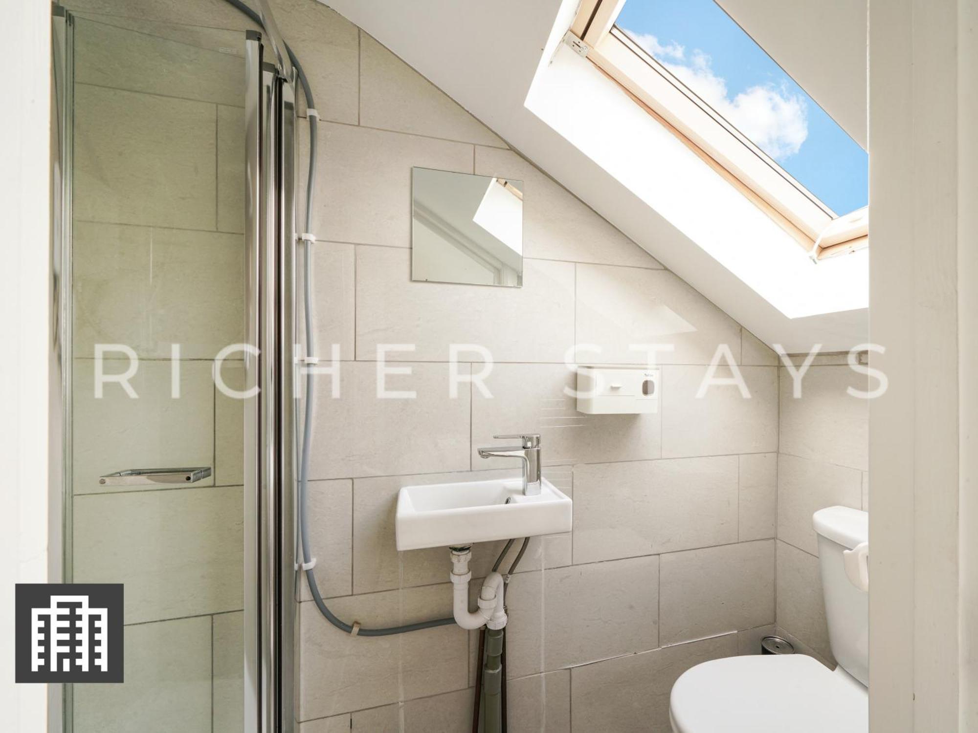Large Home For Contractors & Families - Garden & Amenities 런던 외부 사진