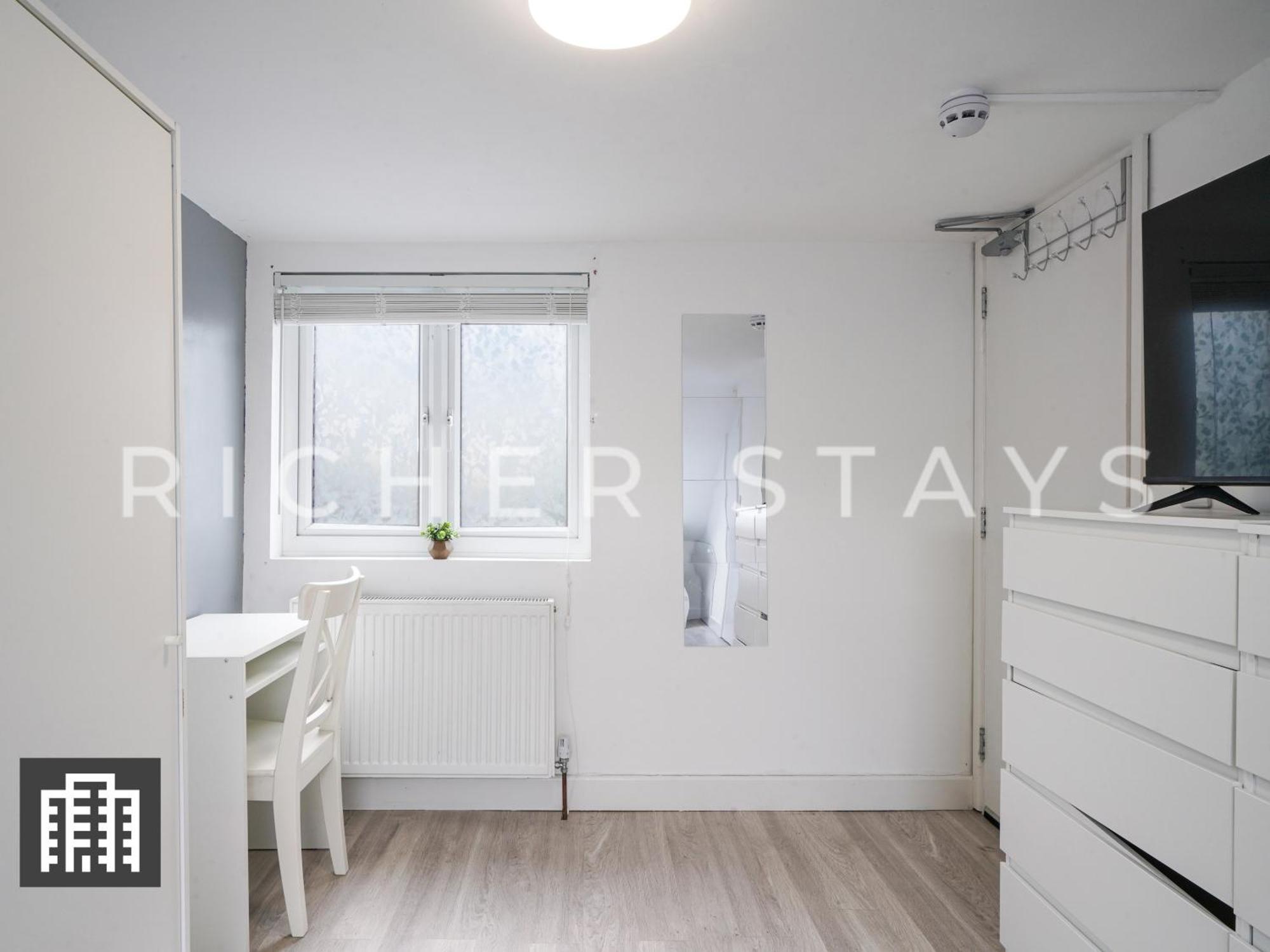 Large Home For Contractors & Families - Garden & Amenities 런던 외부 사진